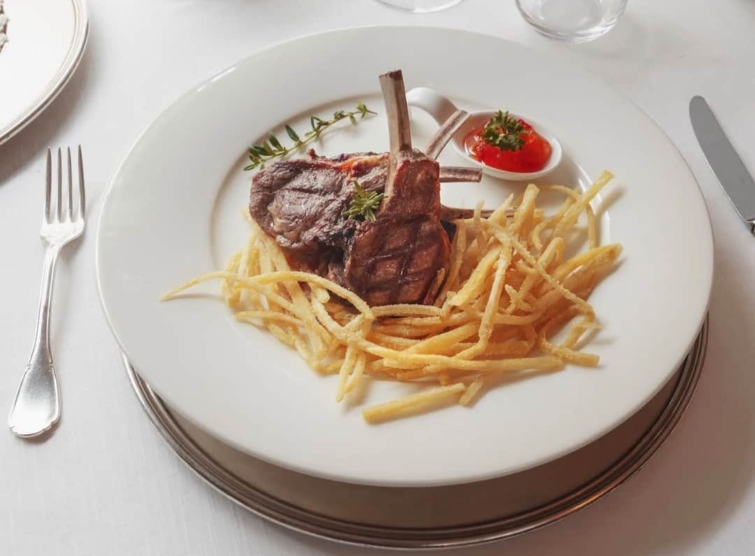 Scottadito di agnello alla romana, tradizione Camponeschi