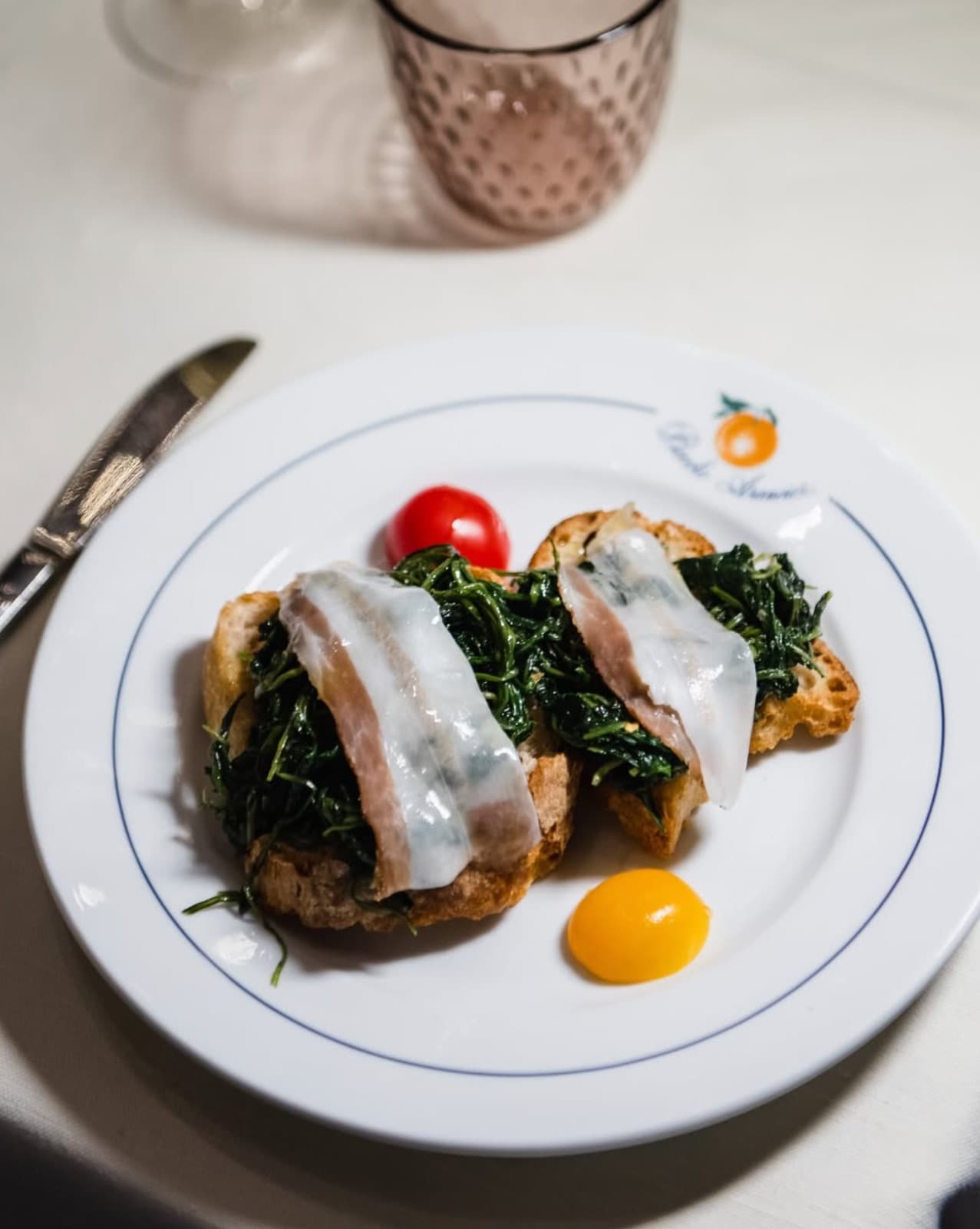 Bruschetta mit angebratenem Gemüse und Lardo di Colonnata