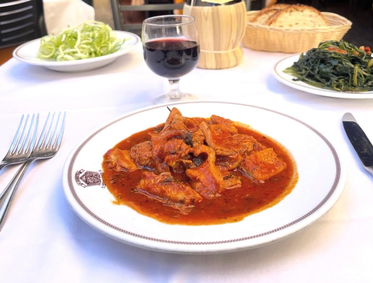 Trippa alla romana con pomodoro, mentuccia e pecorino