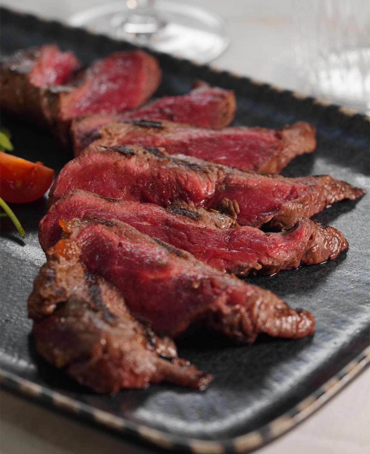Tagliata di manzo danese al sangue con contorno a scelta