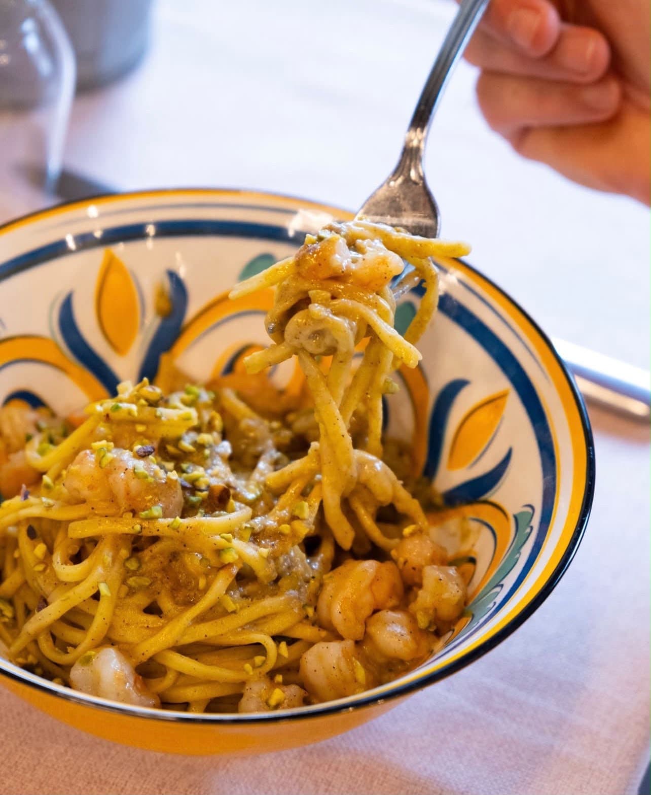 Tonnarello mit gamberi und hausgemachter Pistacchio-Creme
