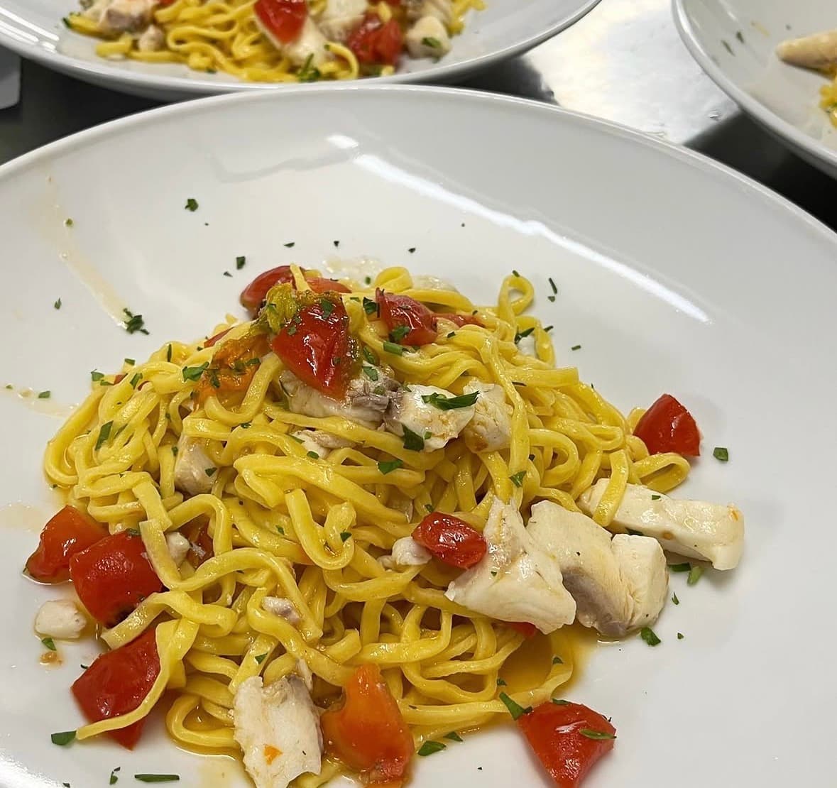 Tagliolini fiori di zucca und spigola, plus römische Klassiker